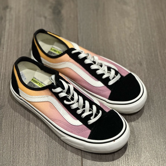 VANS 7.5 WOMENS BRAND NEW - Picture 6 of 7